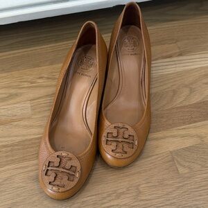 Tory Burch Tan wedge pumps  size 9.5